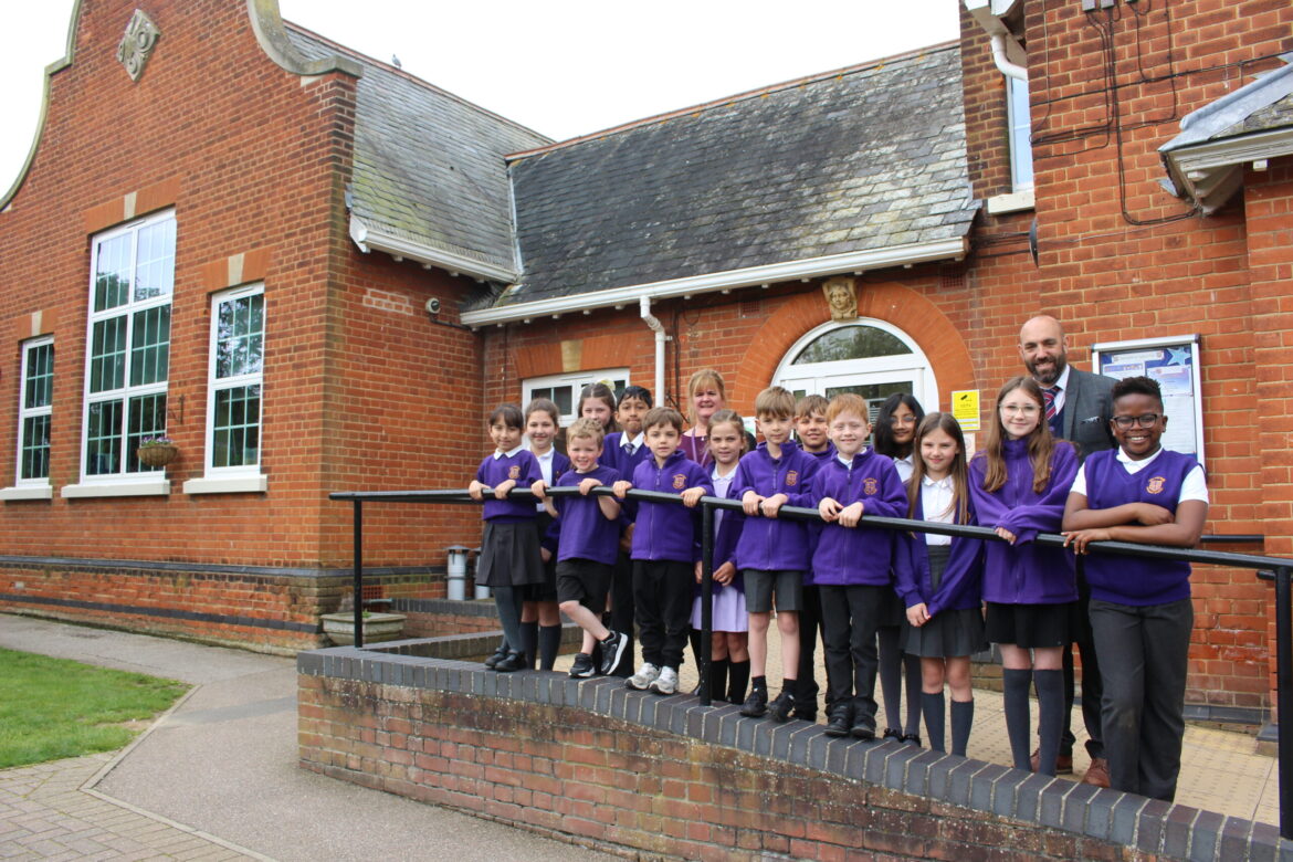 Holland Park Primary School celebrate Good Ofsted rating